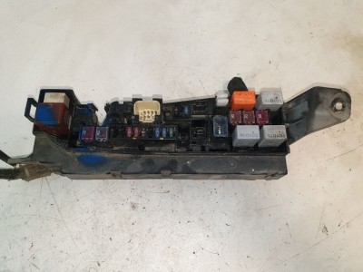 TOYOTA COROLLA Biztosítéktábla Motortér